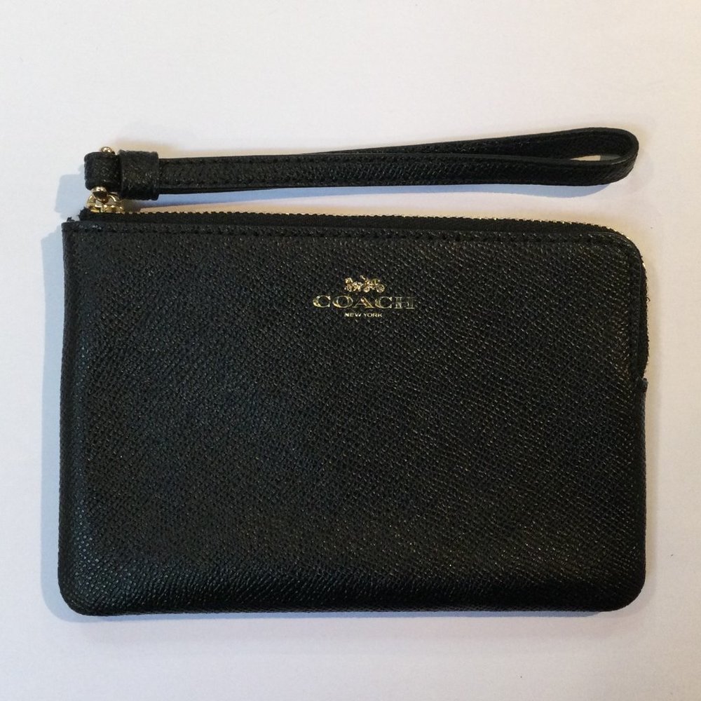 Coach NWT Authentic Woman's Corner Zip Wristlet Black in Crossgrain Leather